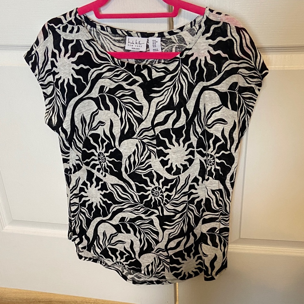 Stylish Black and White Patterned Short Sleeve Tee